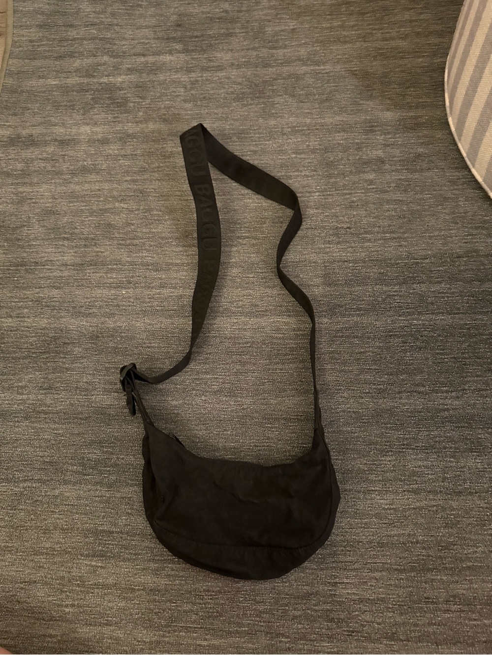 BAGGU rare mini crescent bag in black